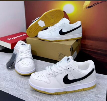NIKE SNEAKERS [S3]