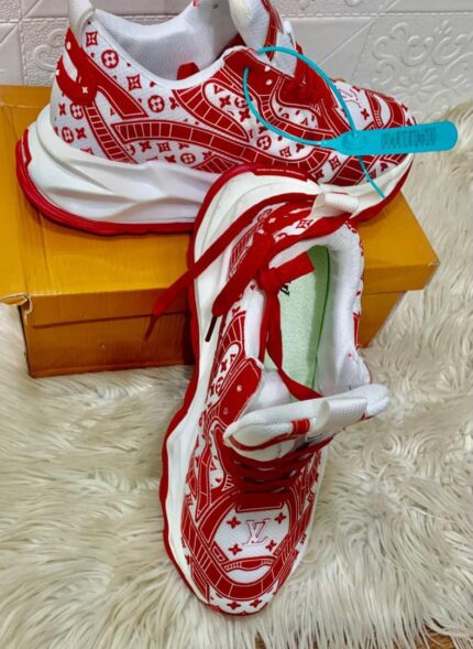 LOUIS VUITTON SNEAKERS [S10]