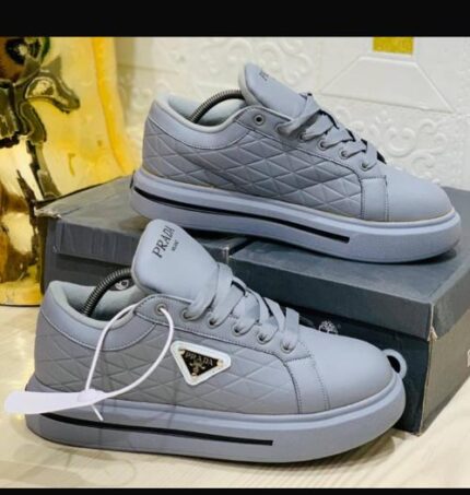 PRADA SNEAKERS [S10]