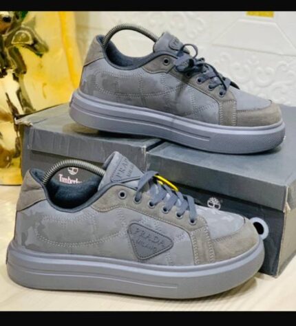 PRADA SNEAKERS [S10]