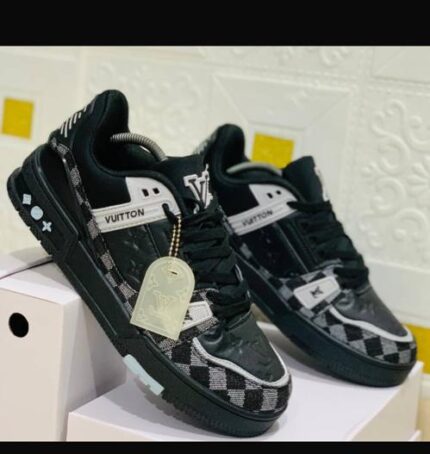 LOUIS VUITTON SNEAKERS [S10]