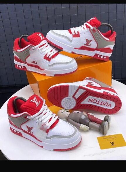 LOUIS VUITTON SNEAKERS [S10]