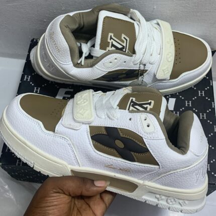 LOUIS VUITTON SNEAKERS [S10]