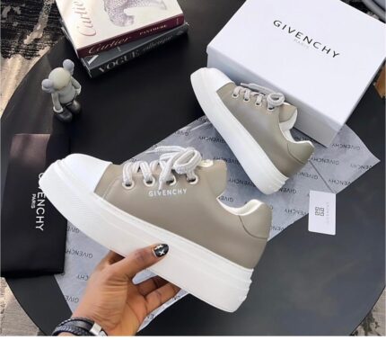 GIVENCHY SNEAKERS [S3]