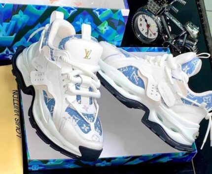 LOUIS VUITTON SNEAKERS [S1]