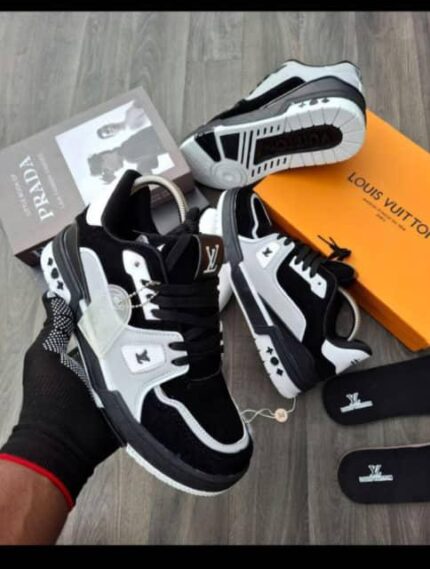LOUIS VUITTON SNEAKERS [S3]