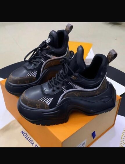 LOUIS VUITTON SNEAKERS [S1]