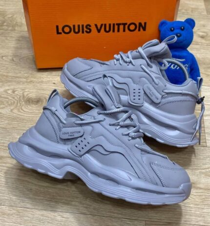 LOUIS VUITTON SNEAKERS [S4]