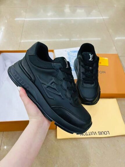 LOUIS VUITTON SNEAKERS [S1]
