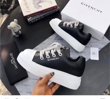 GIVENCHY SNEAKERS [S3]