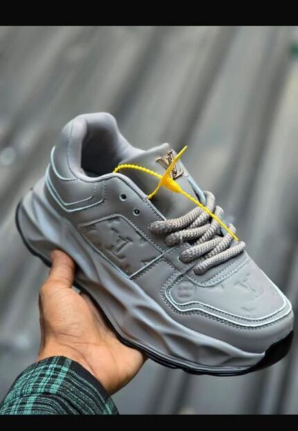 LOUIS VUITTON SNEAKERS