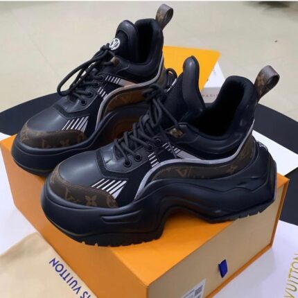 LOUIS VUITTON SNEAKERS [S13]