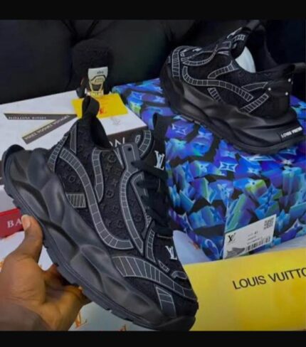 LOUIS VUITTON SNEAKERS [SIZE:41]