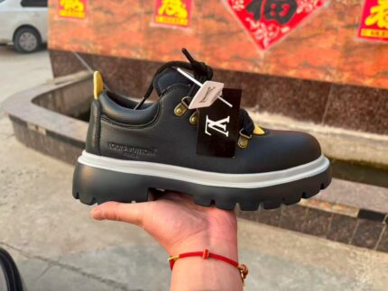 LOUIS VUITTON  SNEAKERS [S1]